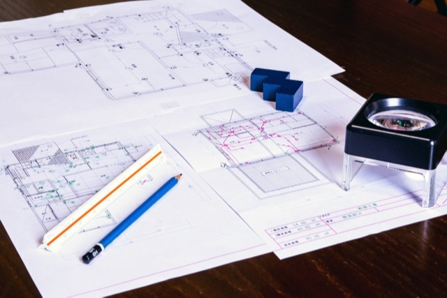 設計図と鉛筆